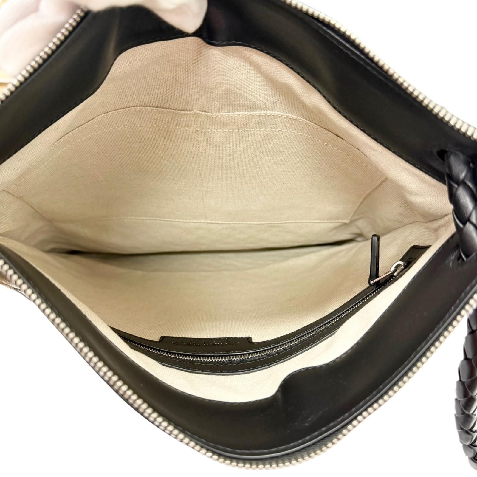 Bottega Veneta Andiamo Leather Intrecciato Messenger Flat Shoulder — view 6
