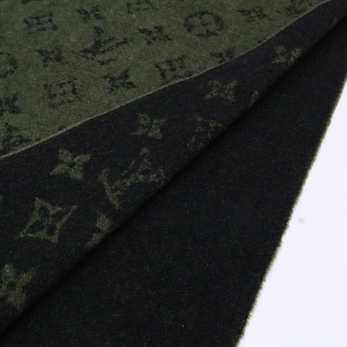 Louis Vuitton Echarpe Monogram Gradient Wool Cashmere Fringe — view 2