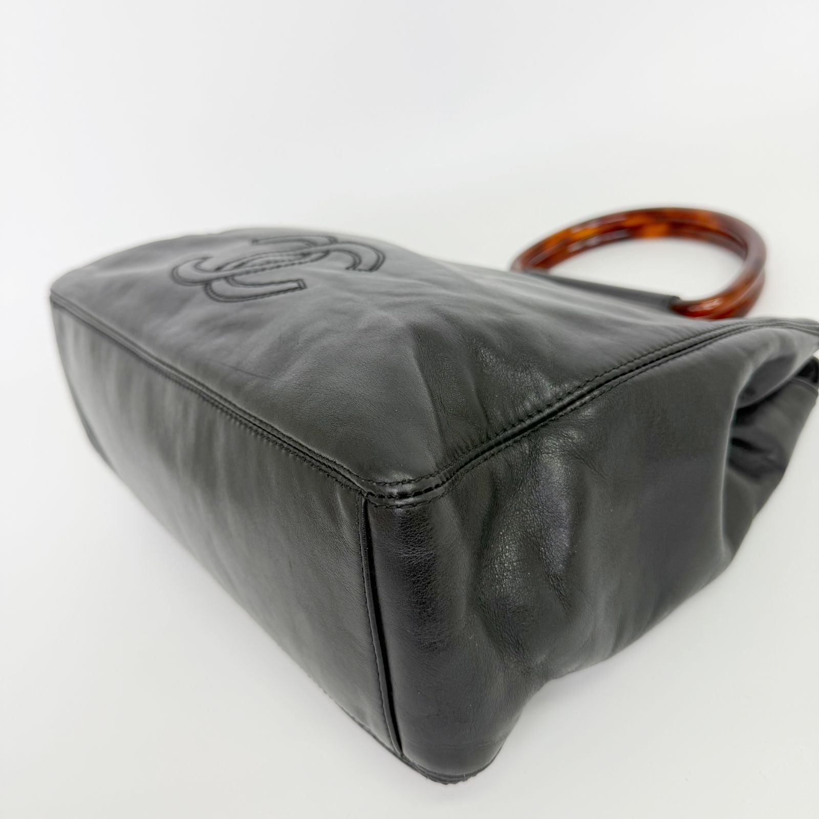 Chanel CC Logo Tortoiseshell Handle Handbag Leather Black Vintage — view 9