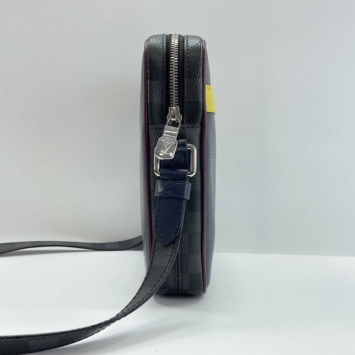 Louis Vuitton Shoulder Bag Danube Slim — view 6