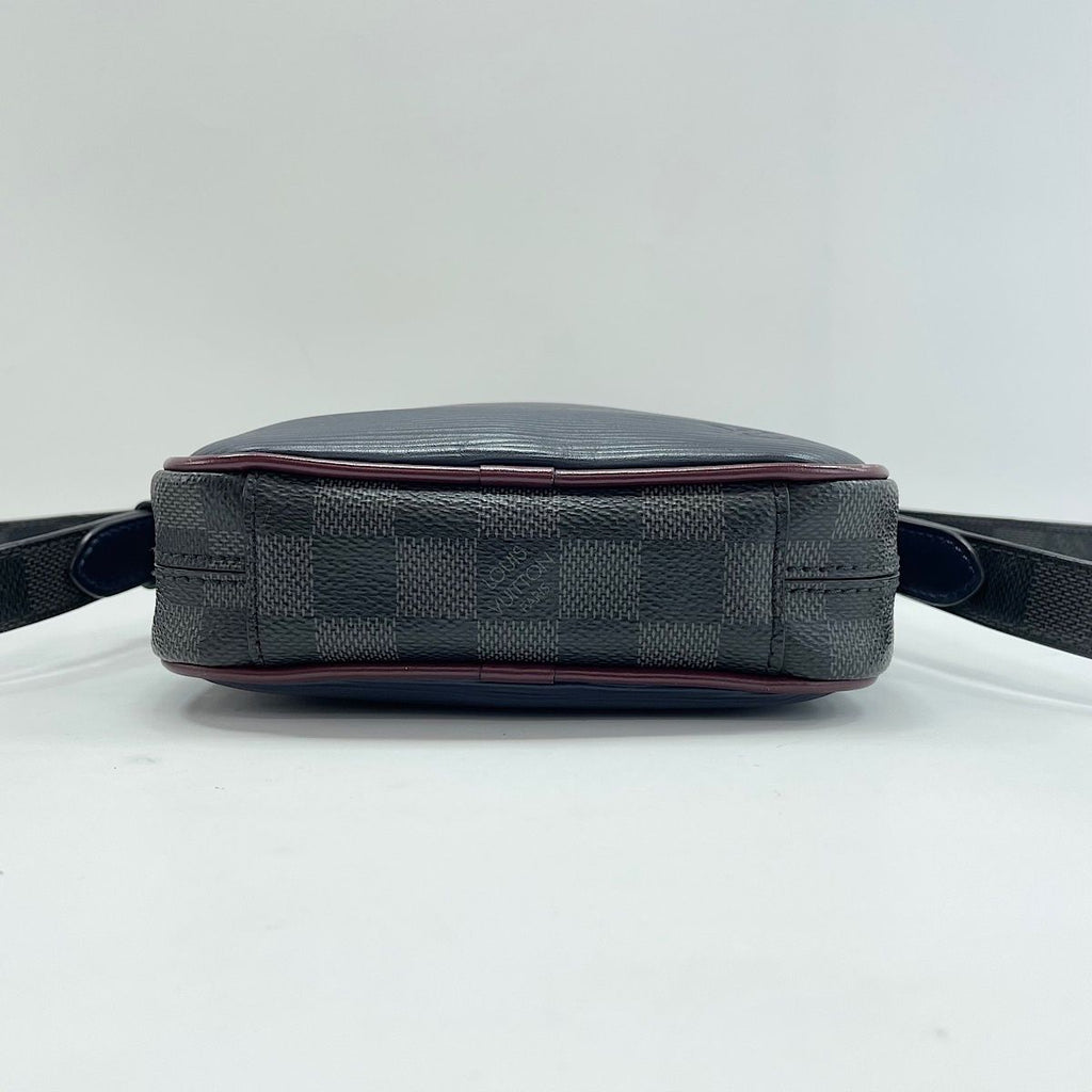 Louis Vuitton Shoulder Bag Danube Slim — view 7