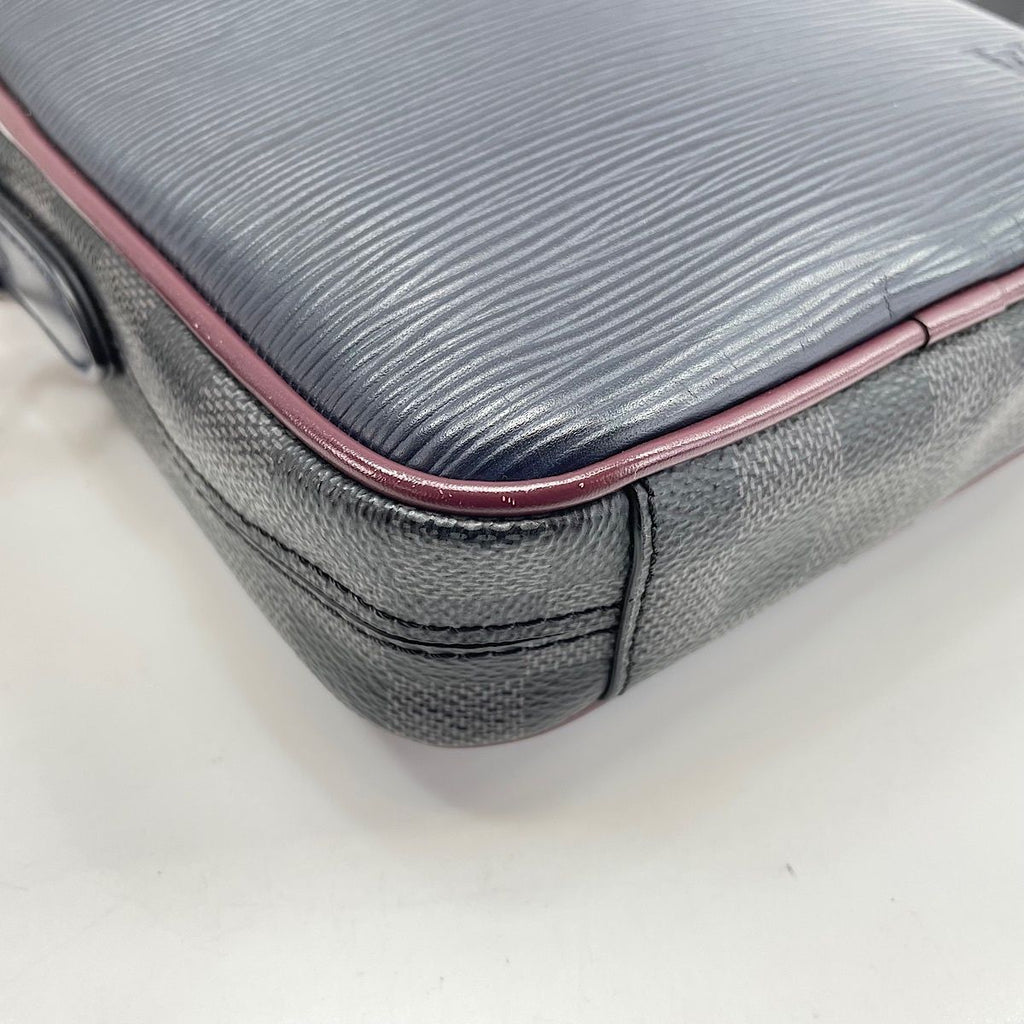 Louis Vuitton Shoulder Bag Danube Slim — view 8