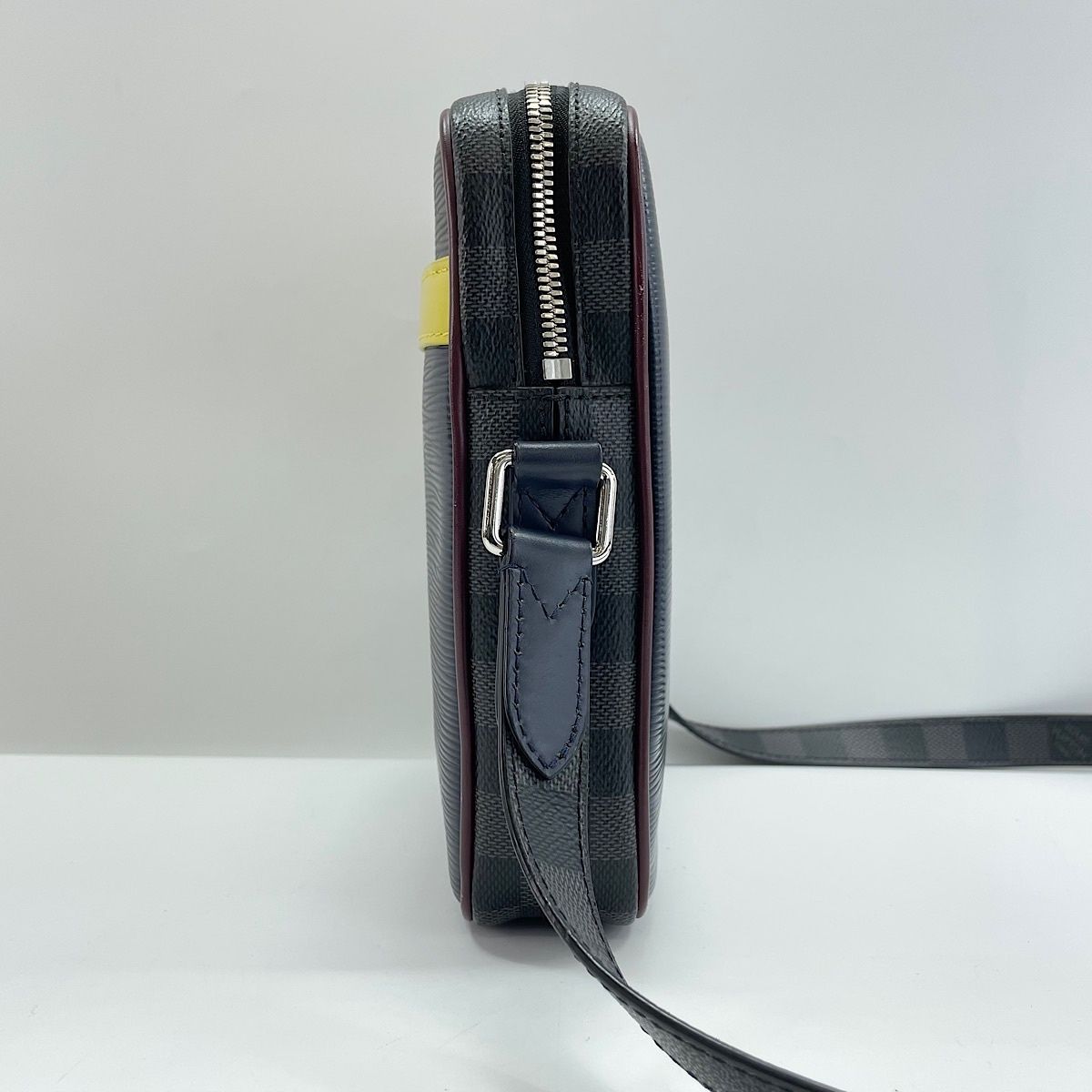 Louis Vuitton Shoulder Bag Danube Slim — view 5
