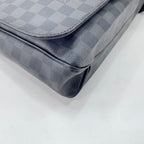 Louis Vuitton Shoulder Bag District MM — view 7