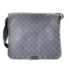 Louis Vuitton Shoulder Bag District MM — view 2