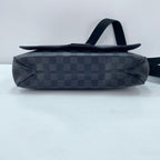 Louis Vuitton Shoulder Bag District MM — view 6