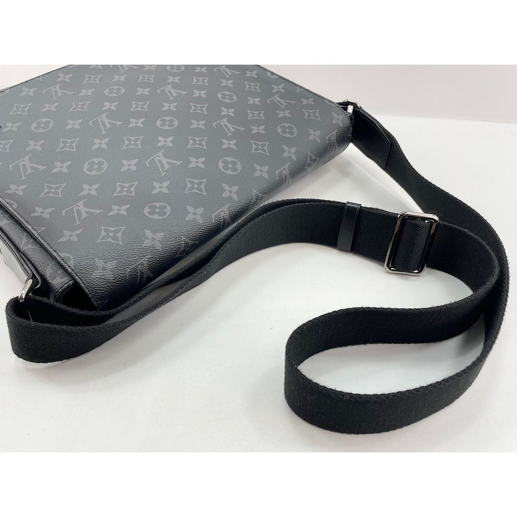 Louis Vuitton Shoulder Bag District — view 8