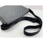Louis Vuitton Shoulder Bag District — view 8