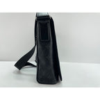 Louis Vuitton Shoulder Bag District — view 3