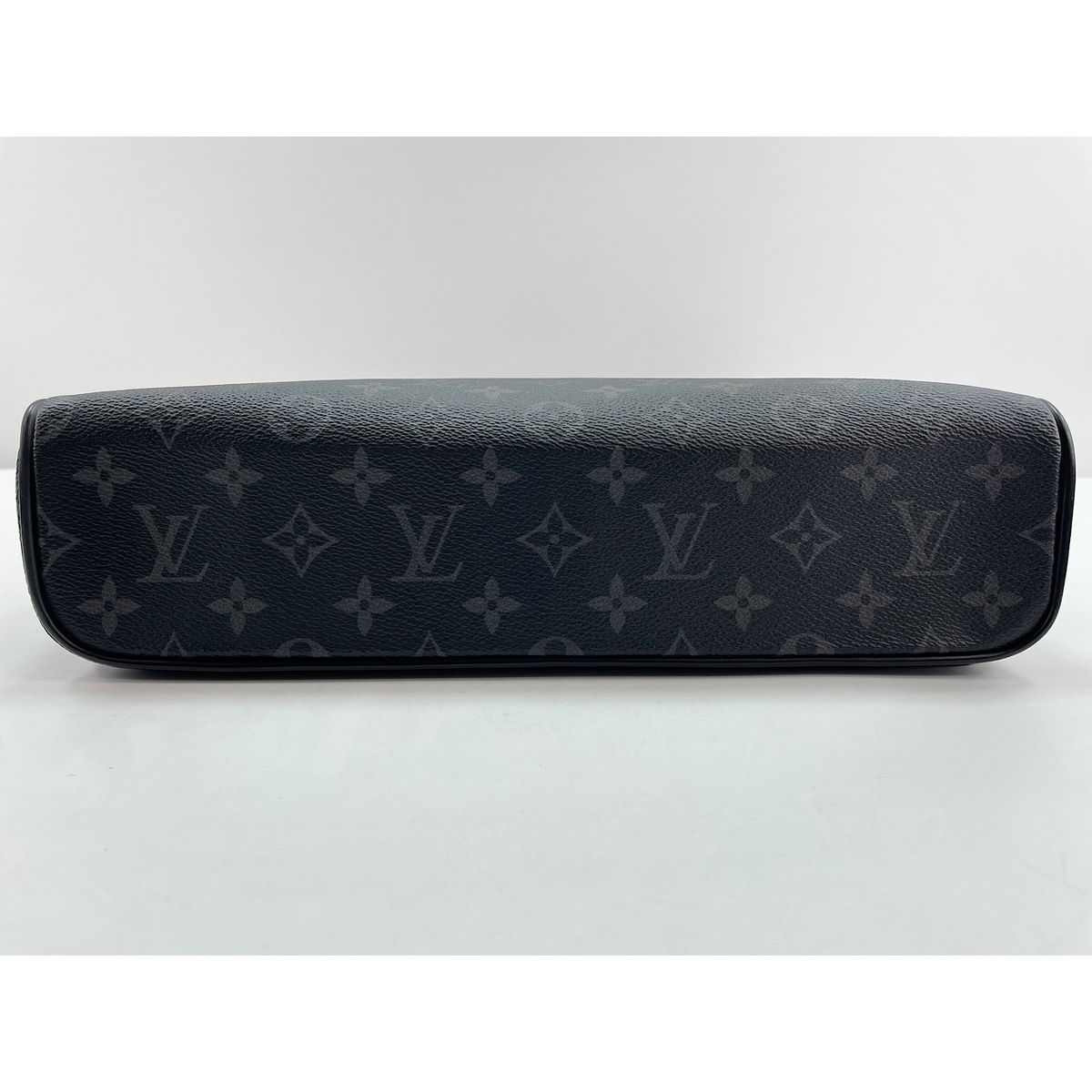Louis Vuitton Shoulder Bag District — view 7