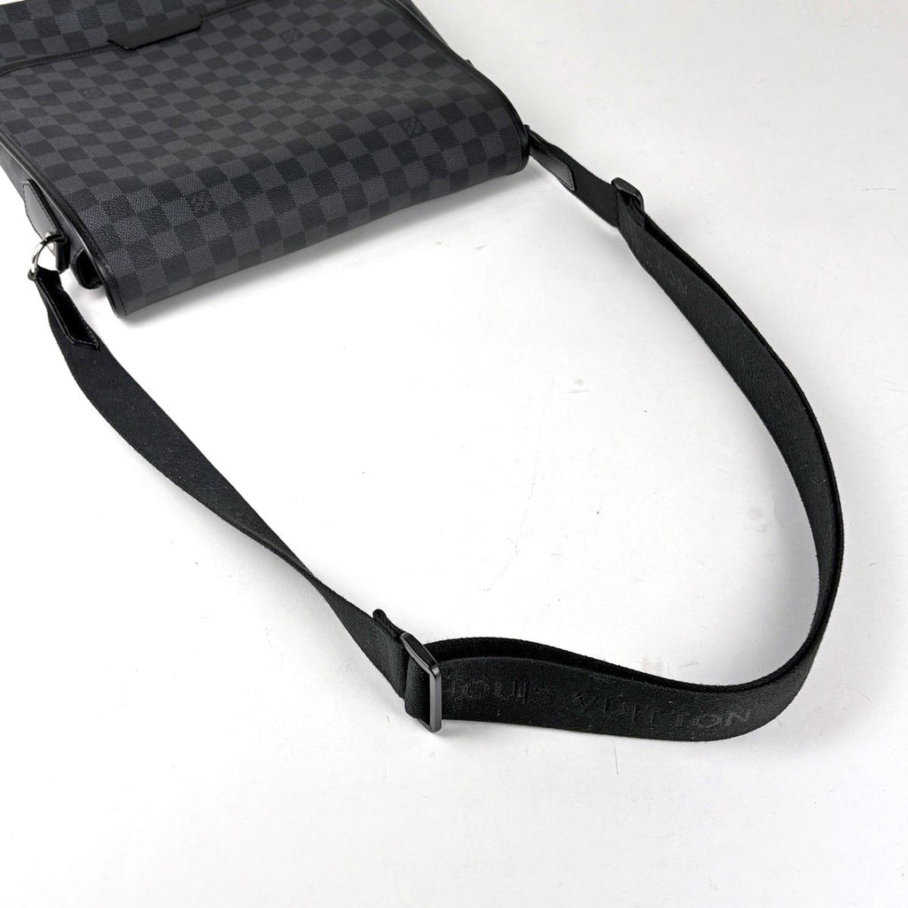 Louis Vuitton Daniel MM Shoulder Bag Damier Graphite Black — view 6