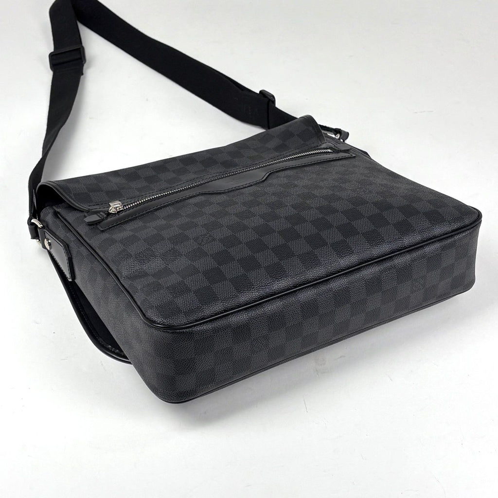 Louis Vuitton Daniel MM Shoulder Bag Damier Graphite Black — view 2