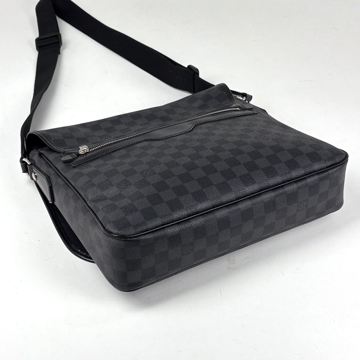 Louis Vuitton Daniel MM Shoulder Bag Damier Graphite Black — view 2