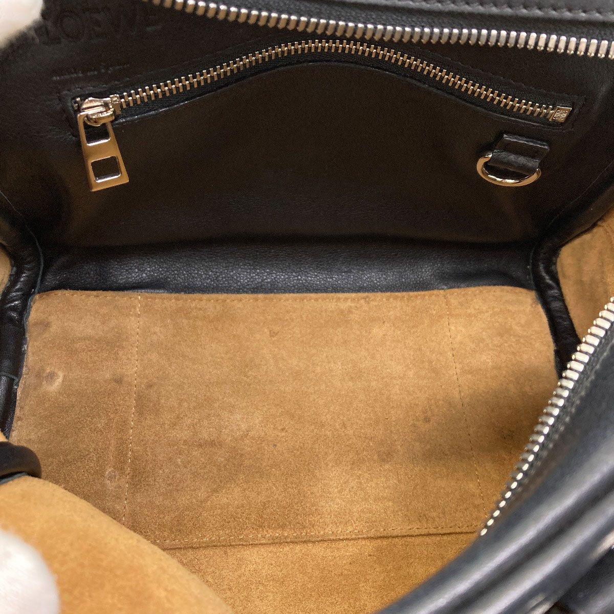 Loewe Amazona 75 Small 2-Way Handbag Calf — view 5