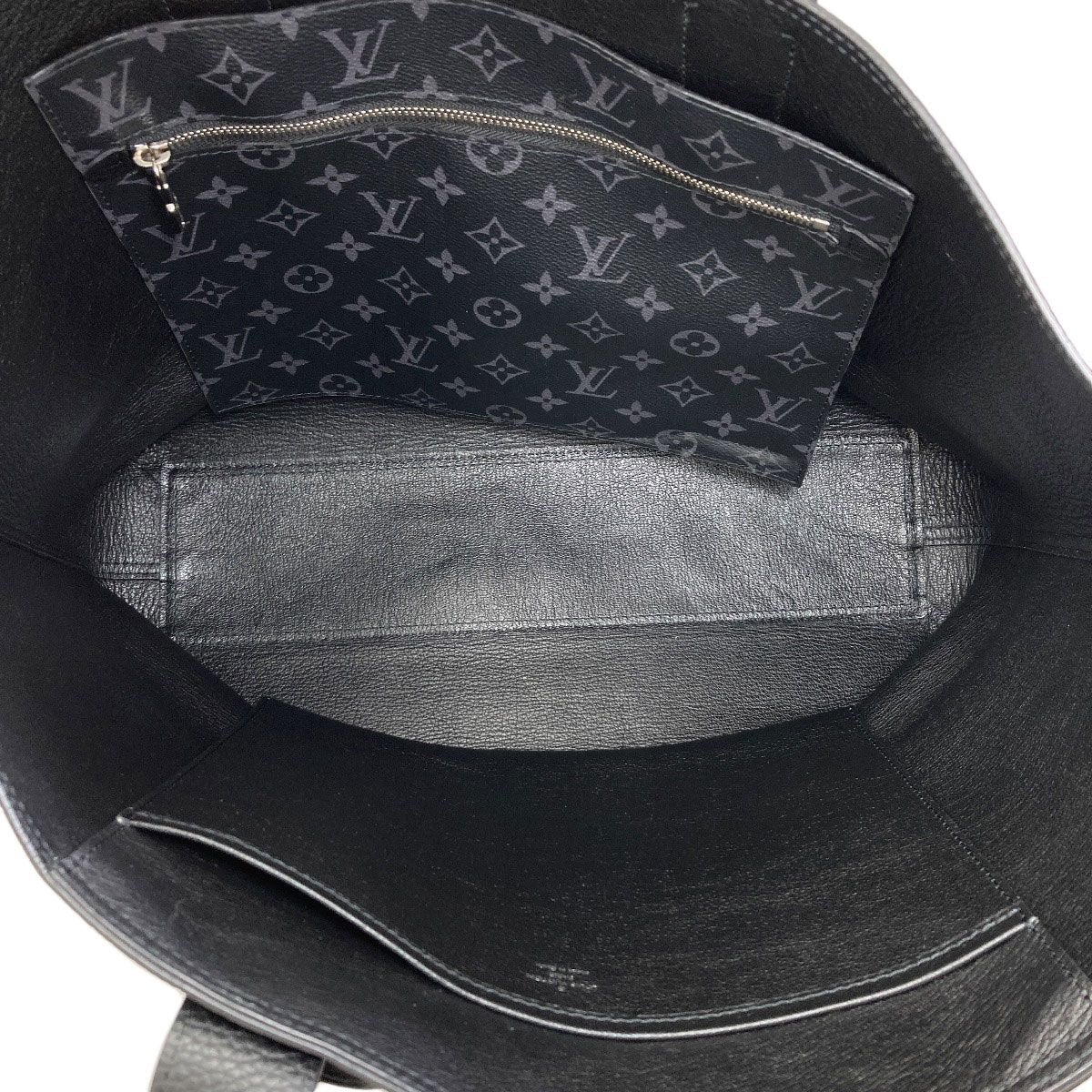 Louis Vuitton Cabas Voyage Tote Taurillon — view 5