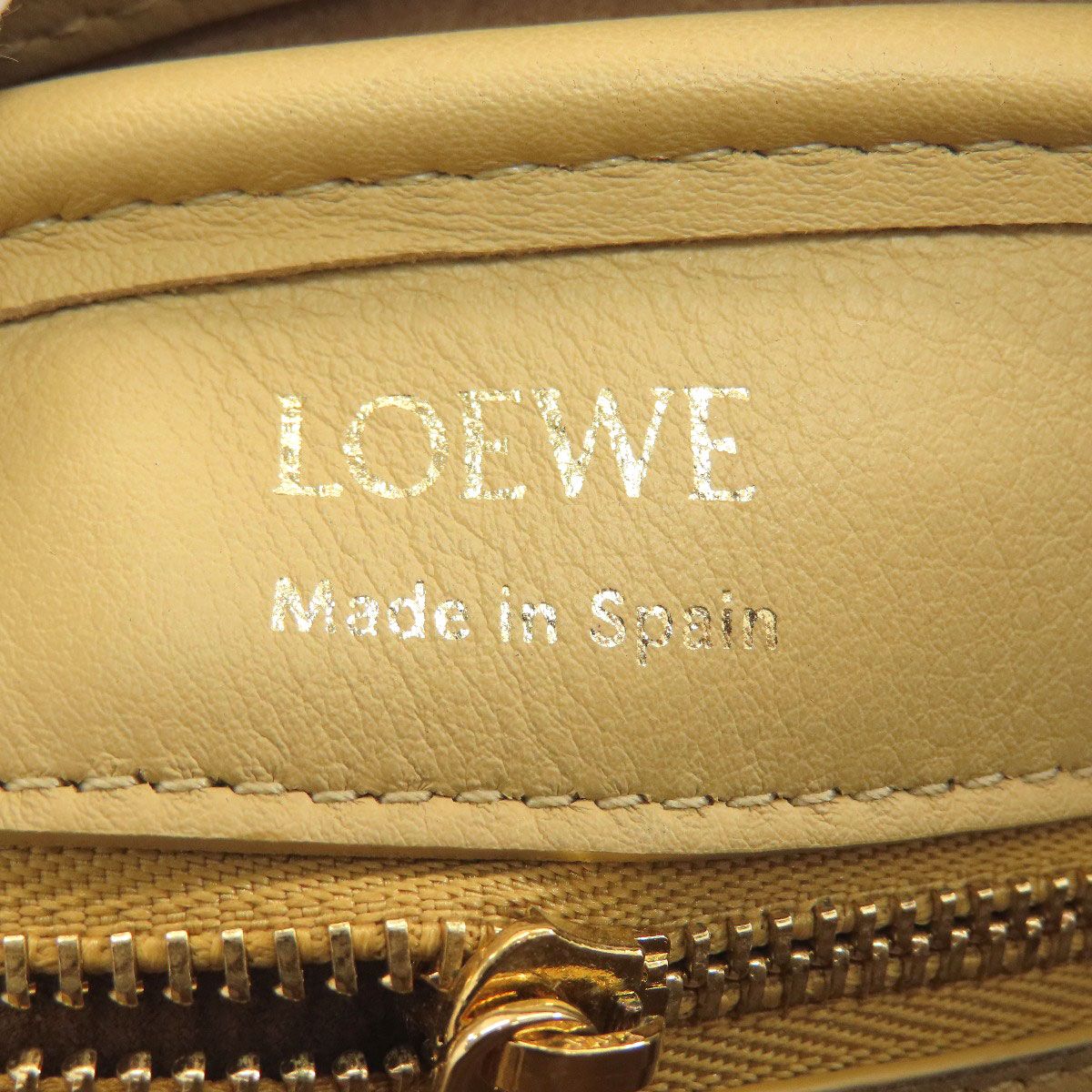 Loewe Amazona 23 2-Way Handbag Calf — view 6