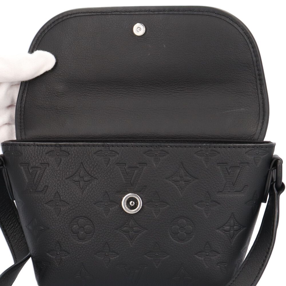 Louis Vuitton Pulse Wearable Wallet Monogram Shadow Shoulder Bag Leather Black — view 8