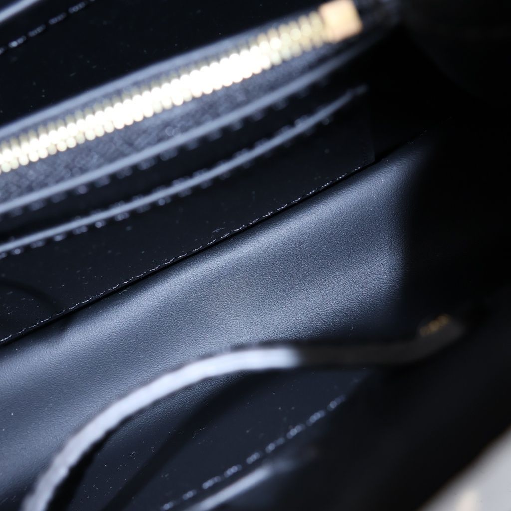 Louis Vuitton Capucines Mini Handback 2-Way Shoulder Shell Gold Leather Black — view 7