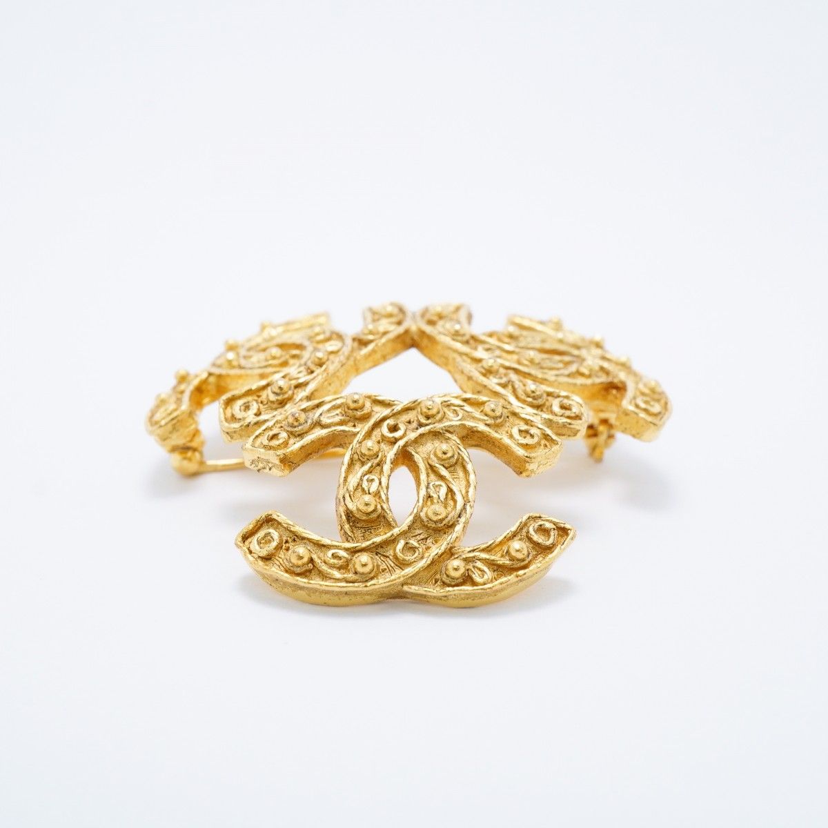 Chanel Brooch Vintage CC Logo Triple Coco Gold Plated — view 3