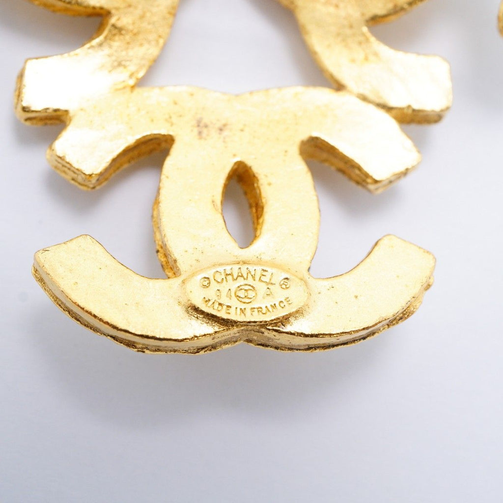 Chanel Brooch Vintage CC Logo Triple Coco Gold Plated — view 4