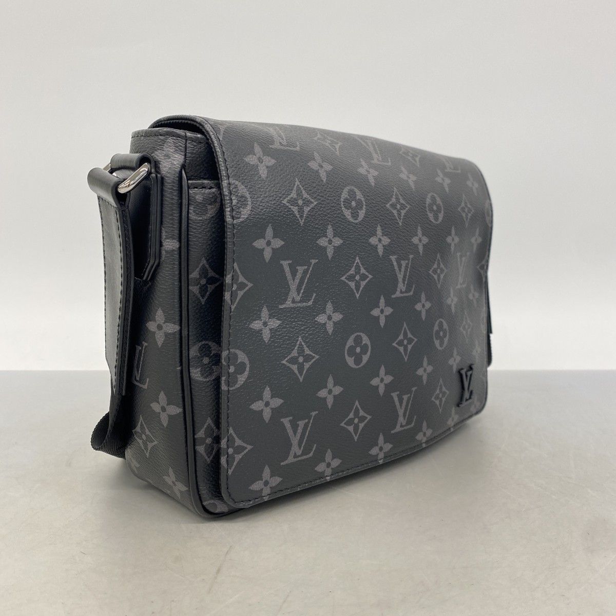 Louis Vuitton Shoulder Bag Monogram Eclipse District Black — view 2