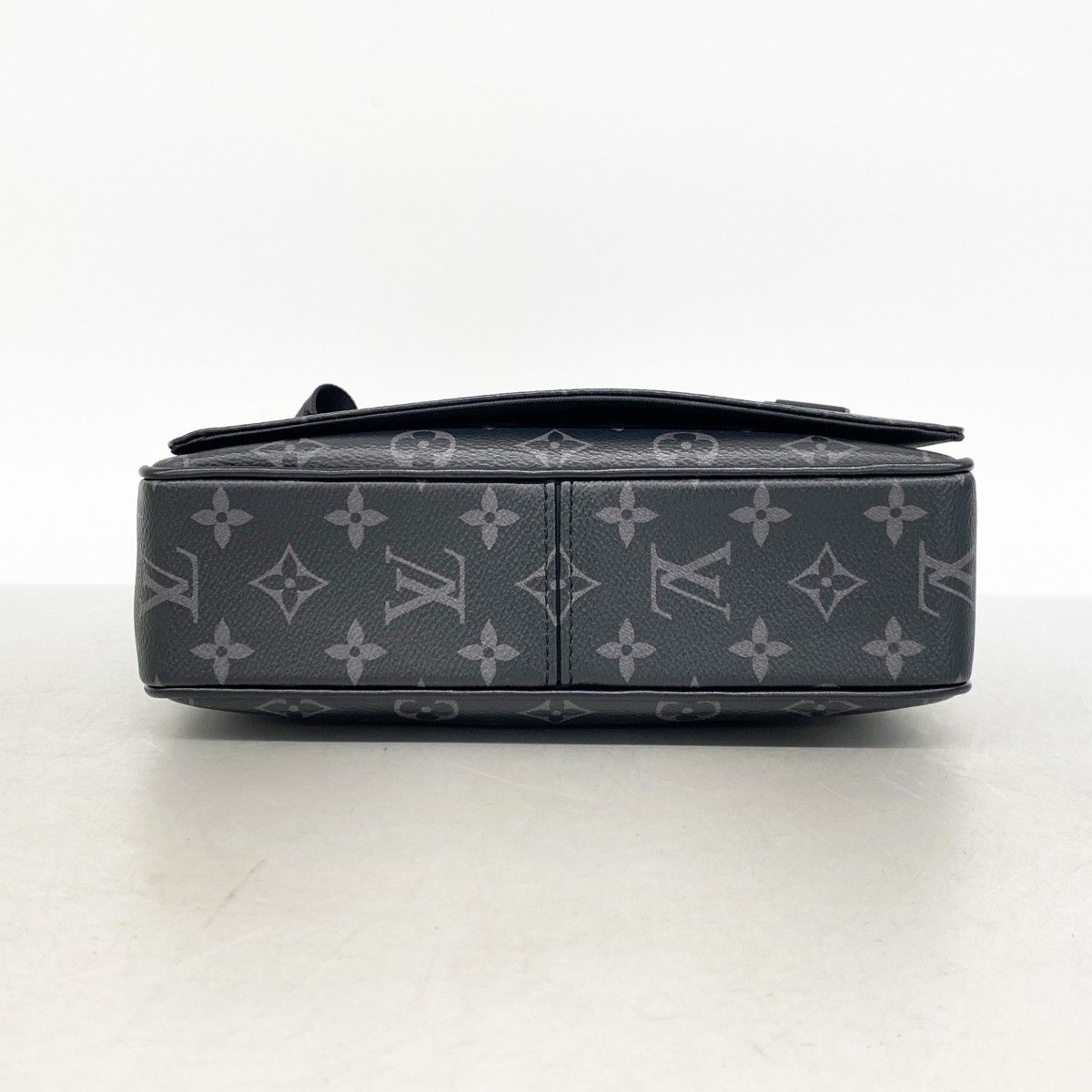 Louis Vuitton Shoulder Bag Monogram Eclipse District Black — view 3
