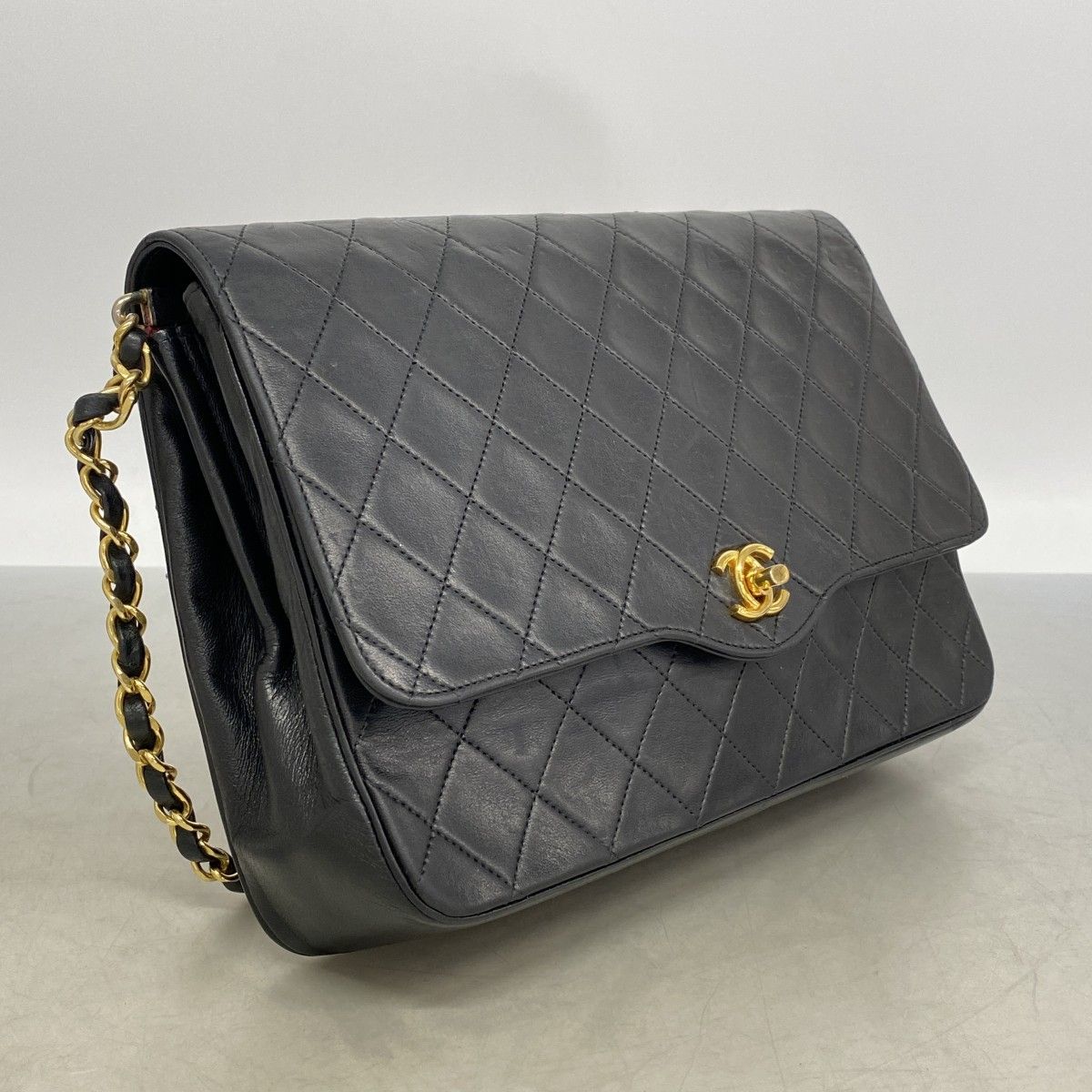 Chanel Shoulder Bag Quilted Lambskin Black Gold — view 2