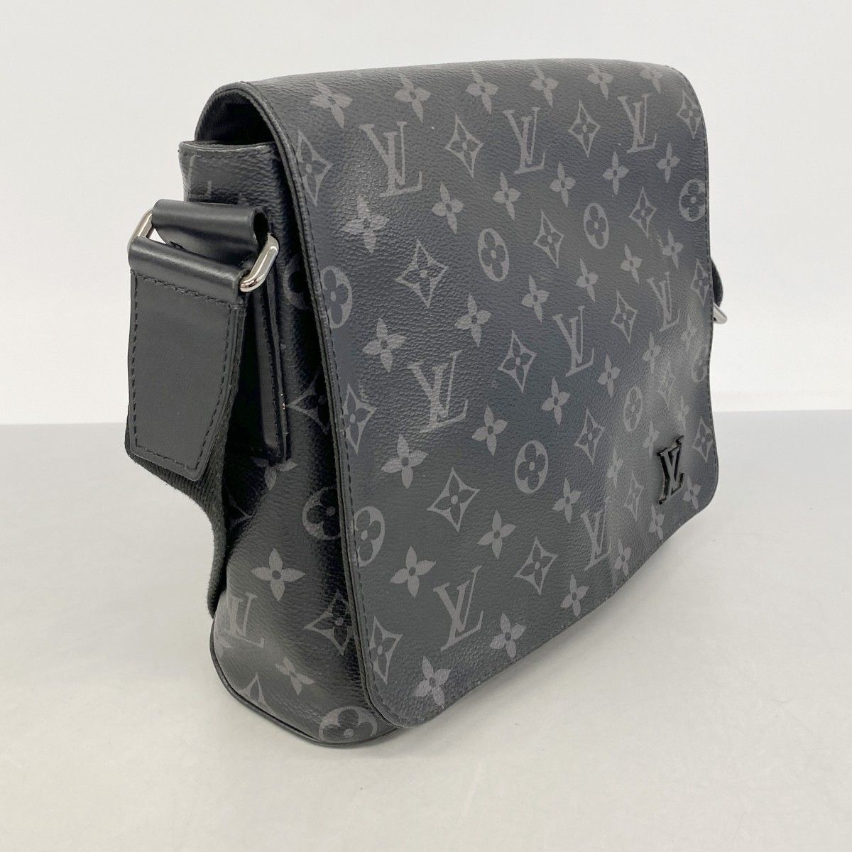 Louis Vuitton Shoulder Bag Monogram Eclipse District Black — view 2