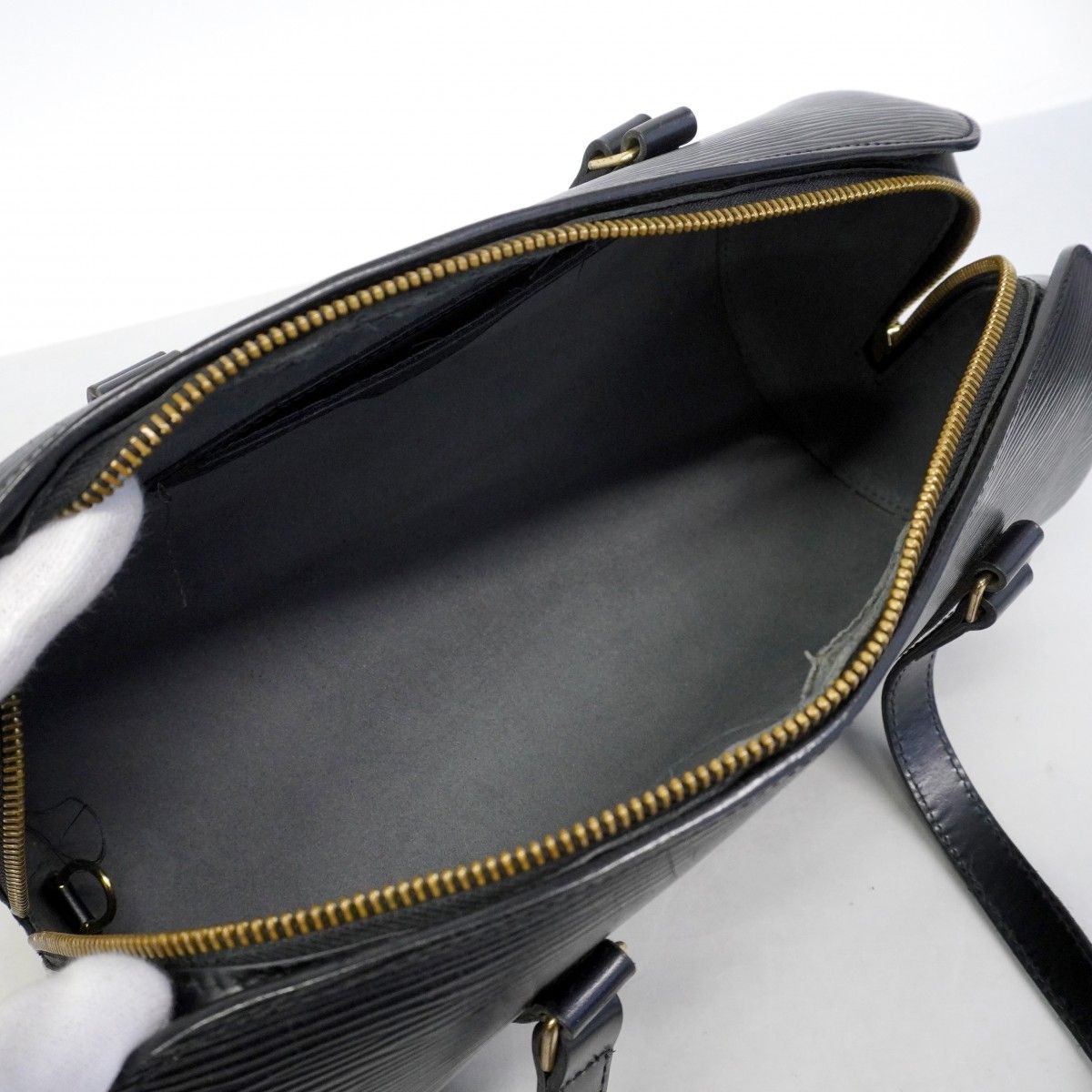 Louis Vuitton Handbag Epi Soufflot Noir — view 4