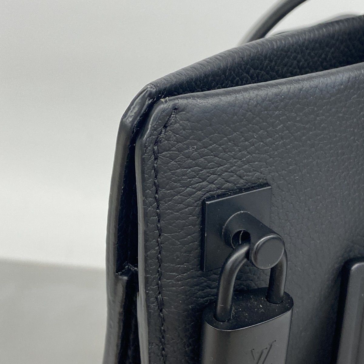 Louis Vuitton Tote Aerogram Takeoff Black — view 8