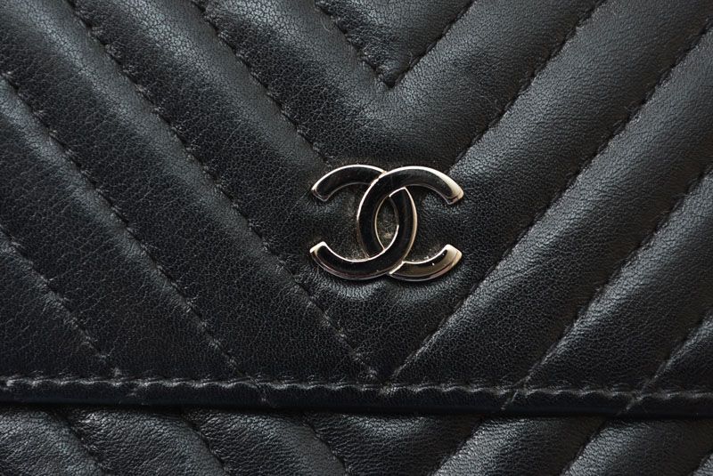 Chanel Wallet Bifold Fold Chevron V-Stitch Black — view 3
