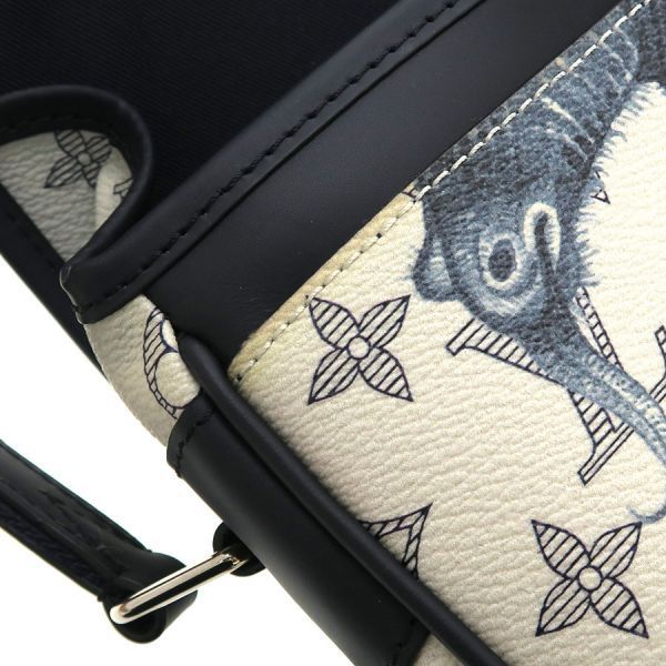 Louis Vuitton Savannah Messenger BB — view 7