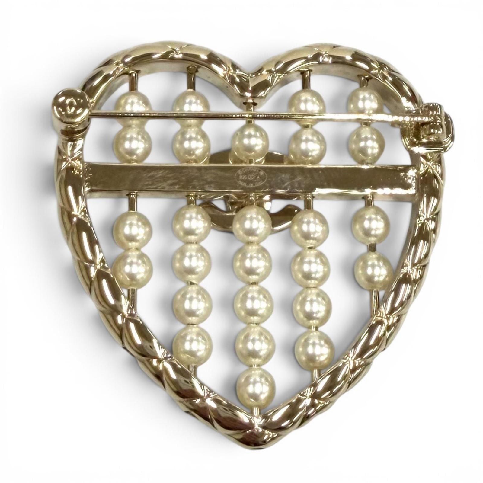 Chanel CC Logo Quilted Heart Brooch Gold White — view 3