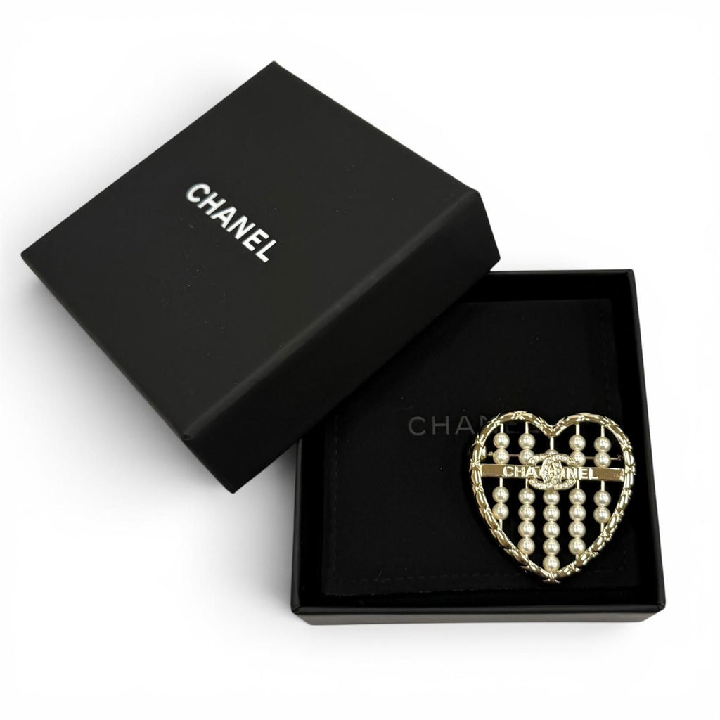 Chanel CC Logo Quilted Heart Brooch Gold White — view 2