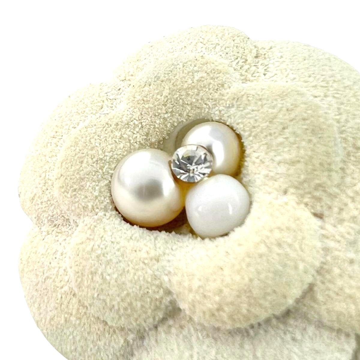 Chanel White Brooch — view 6