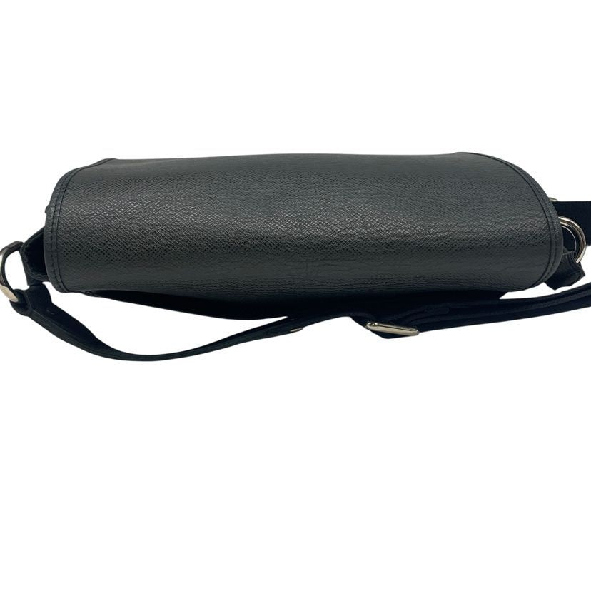 Louis Vuitton Taiga Black Shoulder Bag Andrey — view 3