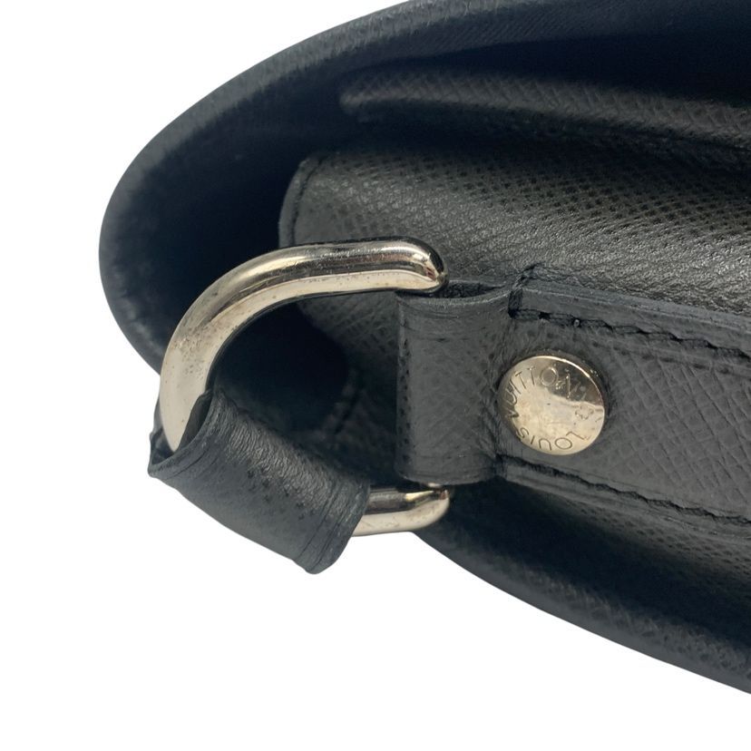 Louis Vuitton Taiga Black Shoulder Bag Andrey — view 7