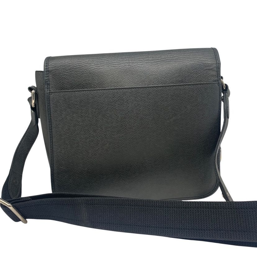 Louis Vuitton Taiga Black Shoulder Bag Andrey — view 2