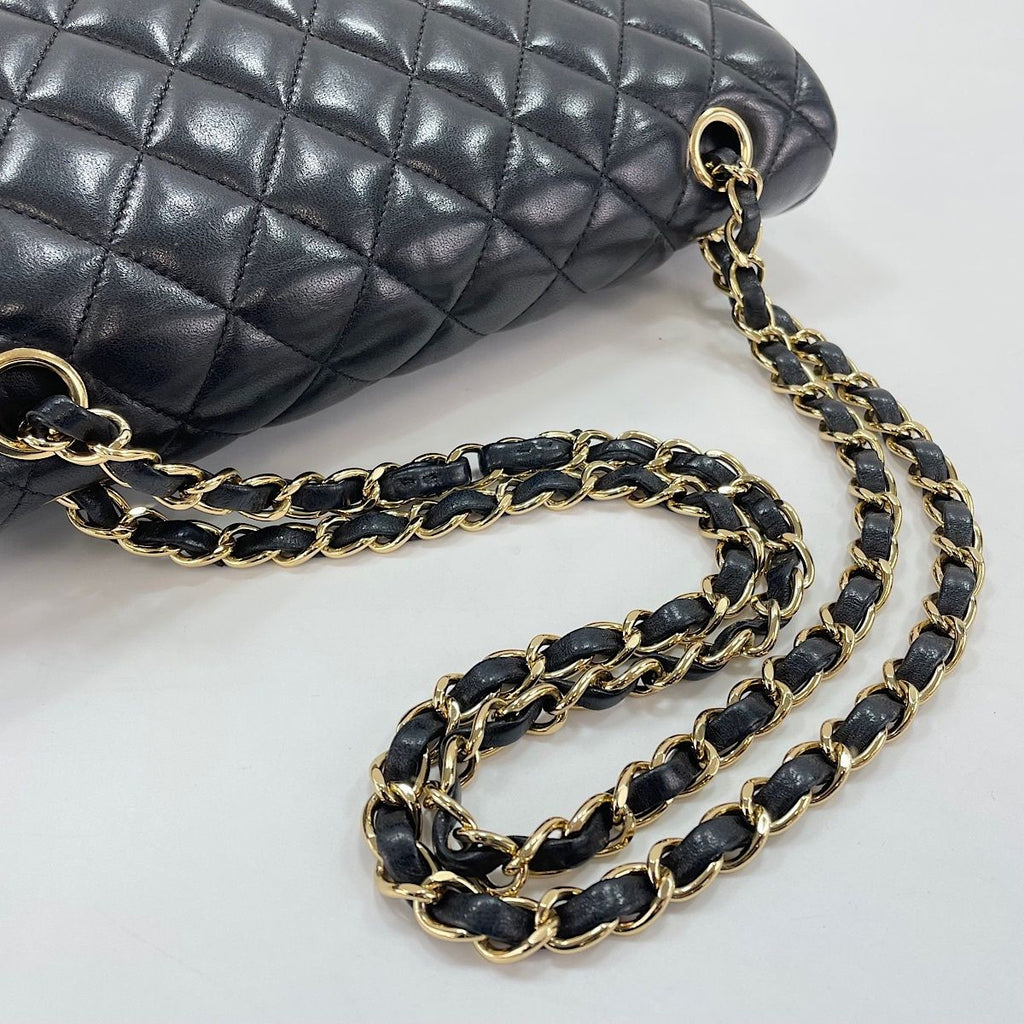 Chanel Shoulder Bag Quilted 25 — view 7
