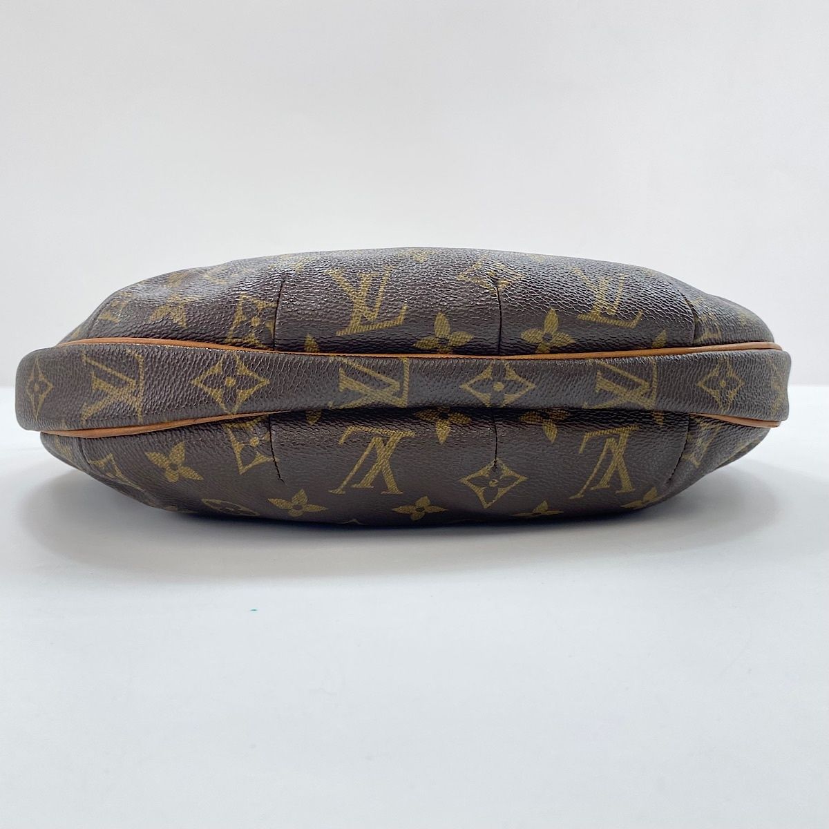 Louis Vuitton Shoulder Bag Croissant MM — view 7