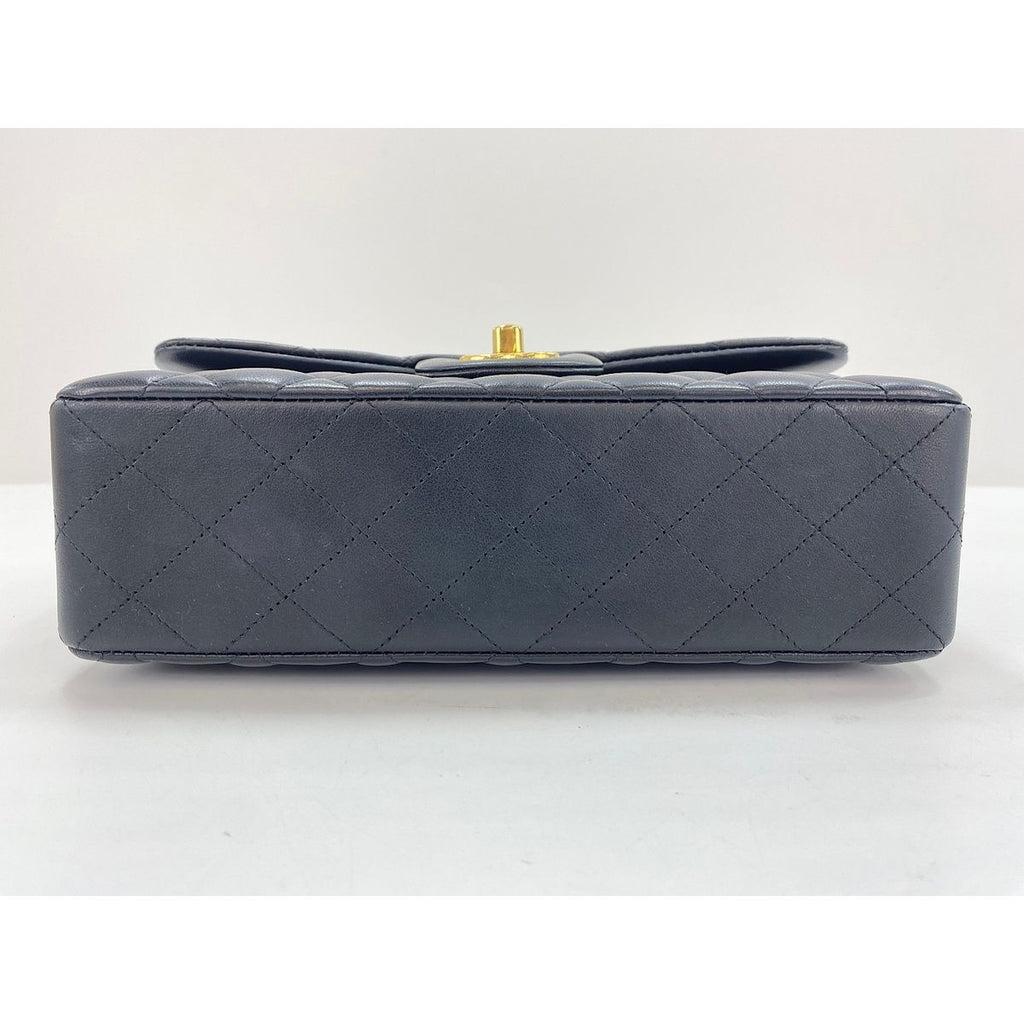 Chanel Shoulder Bag Quilted — view 5