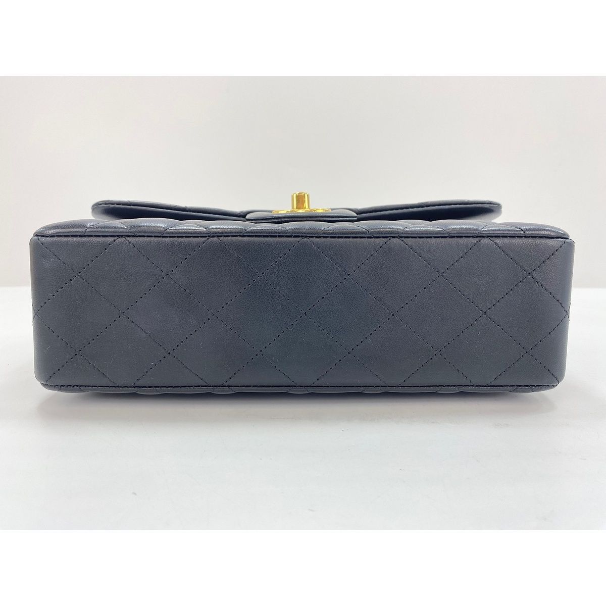 Chanel Shoulder Bag Quilted — view 5
