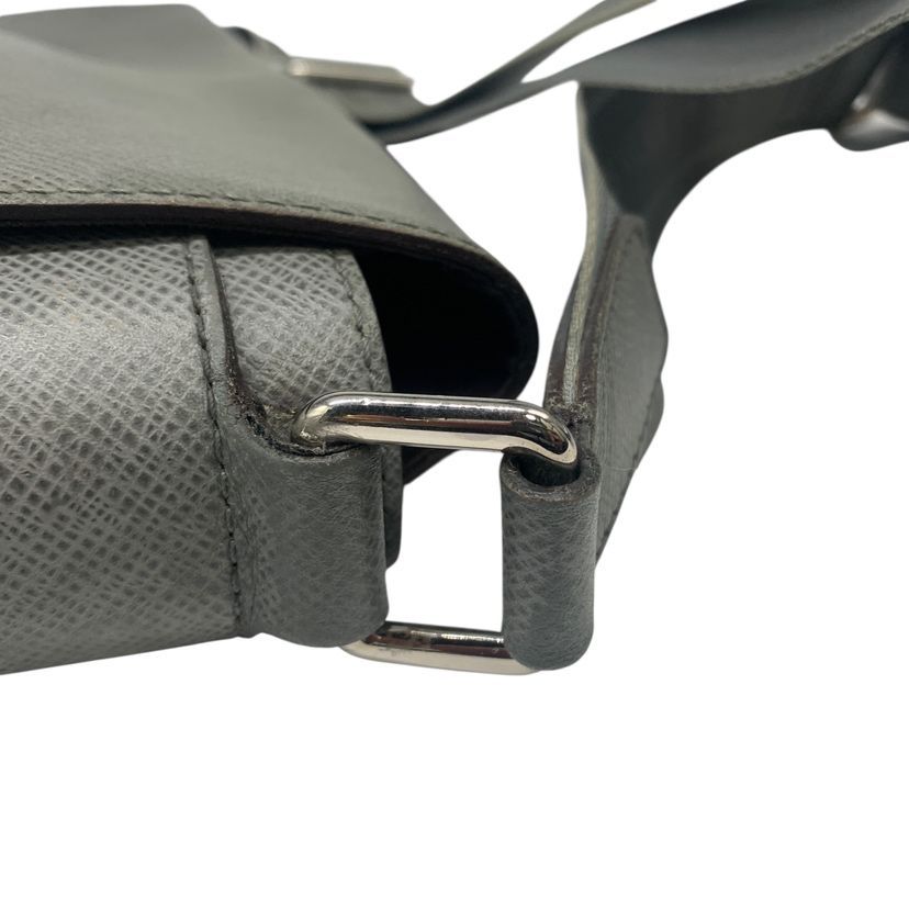 Louis Vuitton Roman MM Shoulder Bag Taiga Inner Campus Gray — view 7