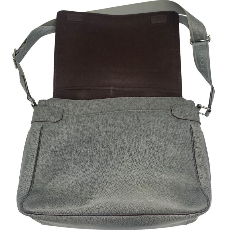Louis Vuitton Roman MM Shoulder Bag Taiga Inner Campus Gray — view 3