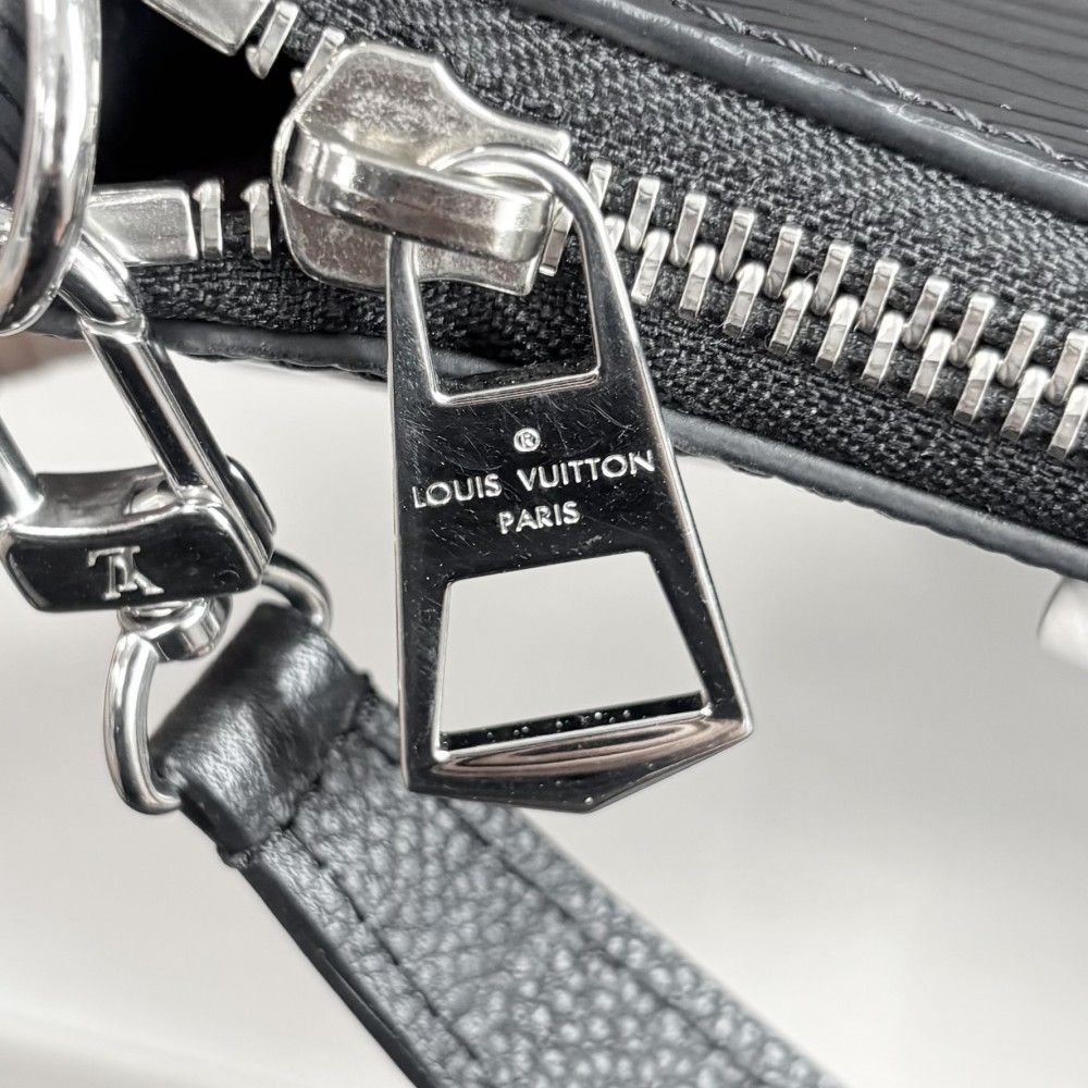 Louis Vuitton Handbag Marelle Noir Epi Leather Black Silver — view 6