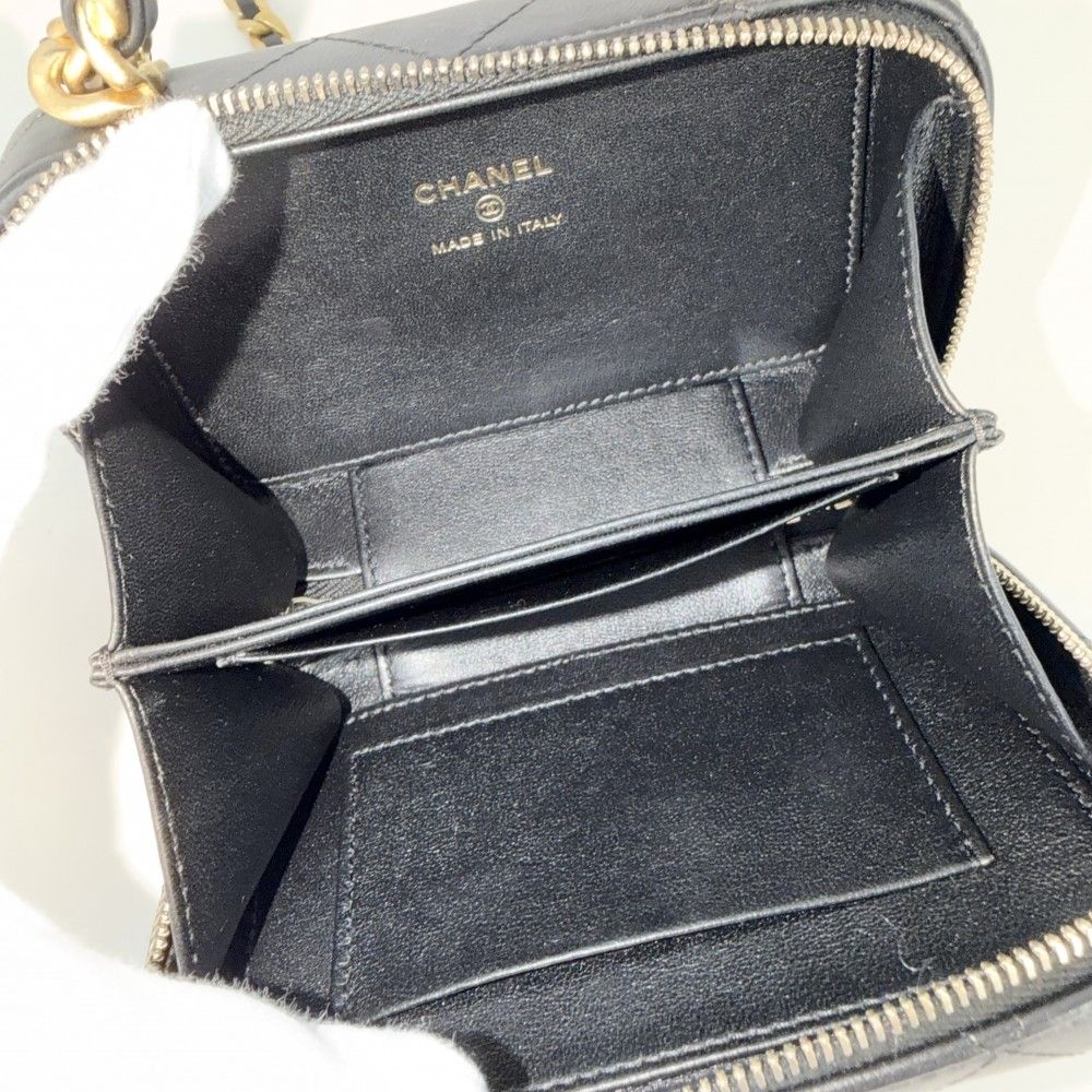 Chanel 2-Way Quilted CC Logo Mini Chain Shoulder Bag Crossbody Vanity Lambskin — view 4