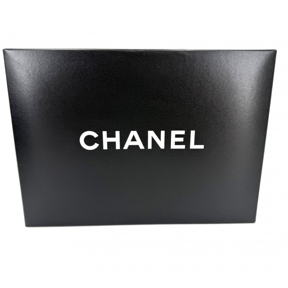 Chanel Shoulder Bag Quilted 25 Double Chain Flap Crossbody CC Logo Turnlock — view 8