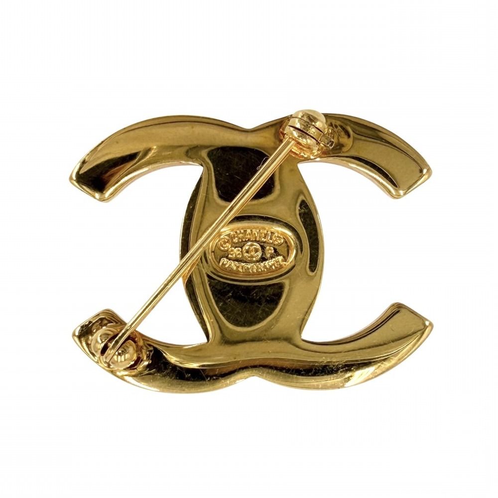Chanel Brooch CC Logo Turnlock — view 2