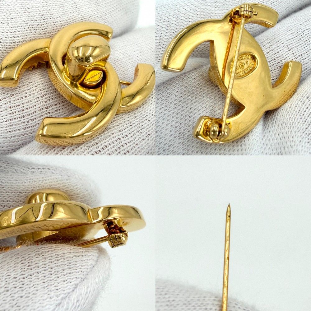 Chanel Brooch CC Logo Turnlock — view 5