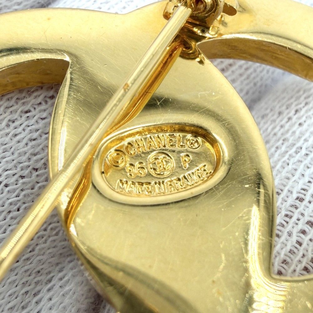 Chanel Brooch CC Logo Turnlock — view 4